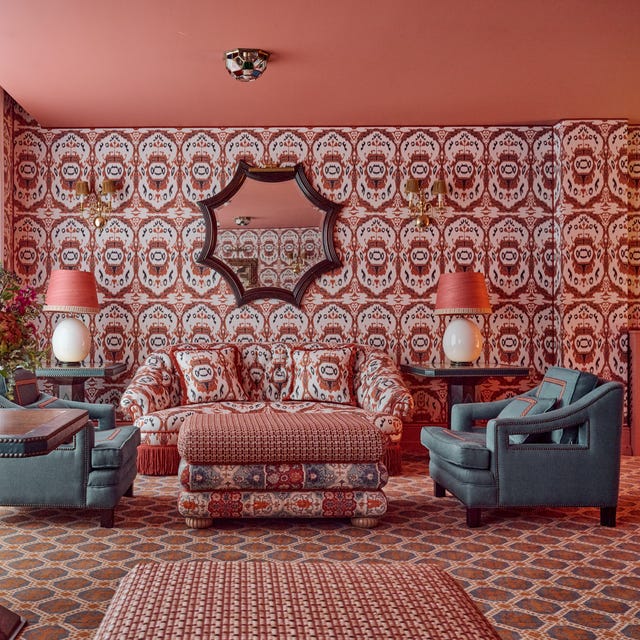 The lobby of the hotel by Lorenzo Castillo.