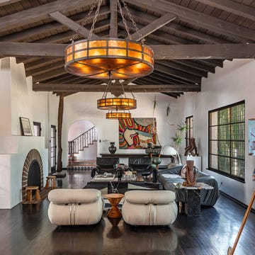 Living room featuring modern furnishings and artwork.