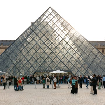 Louvre Reopens After Jewellery Heist