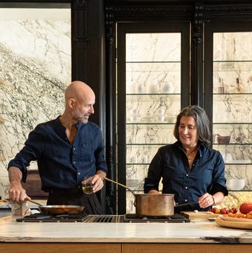 Guzmán and Mitchell in kitchen