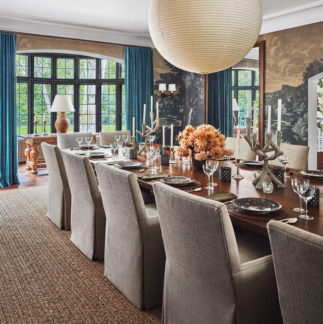 A-List 2024 - ELLE DECOR a dining room with a chandelier over the dining table
