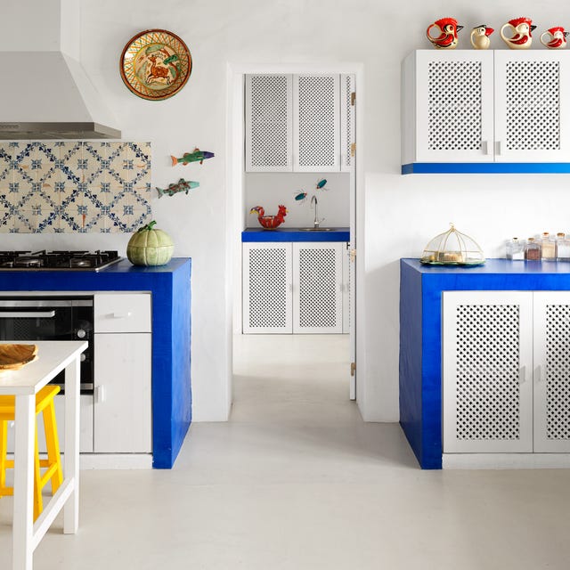 A-List 2024 - ELLE DECOR rustic white greek kitchen with blue counter accents