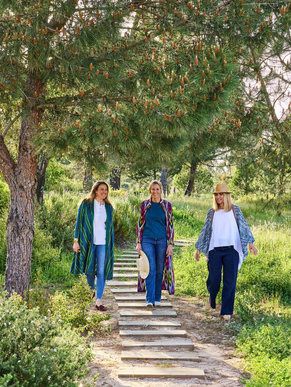 leonora hamill, tatiana von der pahlen, and irene benjumea urizar