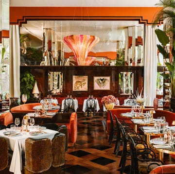 restaurante gloria barcelona con decoracion clasica