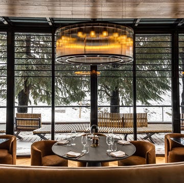 hotel maribel en sierra nevada con decoracion rustica moderna