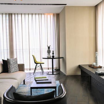 lladro juan diaz faes instalan upper house shanghai suite intervenida cocteles inspirados the guest