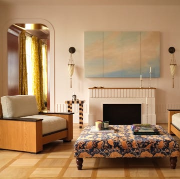 una casa con los colores de la costa amalfitana y los suelos venecianos