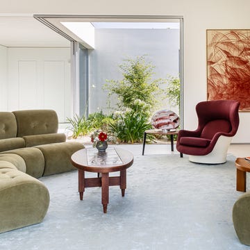 una casa moderna racionalista con mucho color del estudio abaton