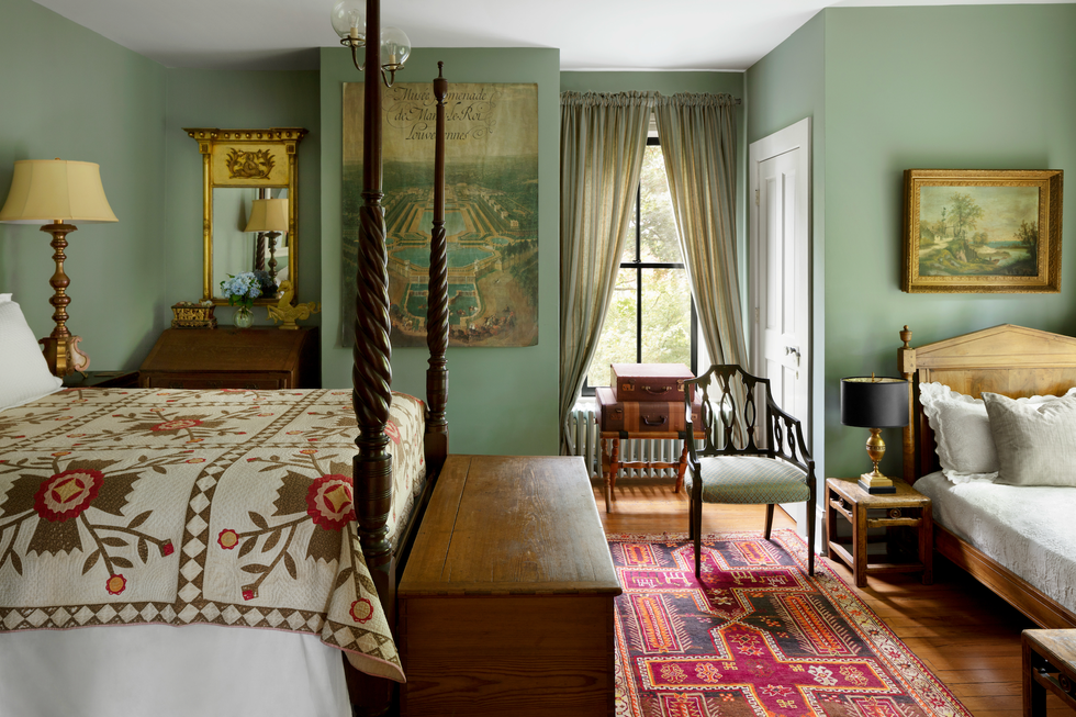 Cozy bedroom featuring a classically styled design with a four-poster bed and decorative elements.